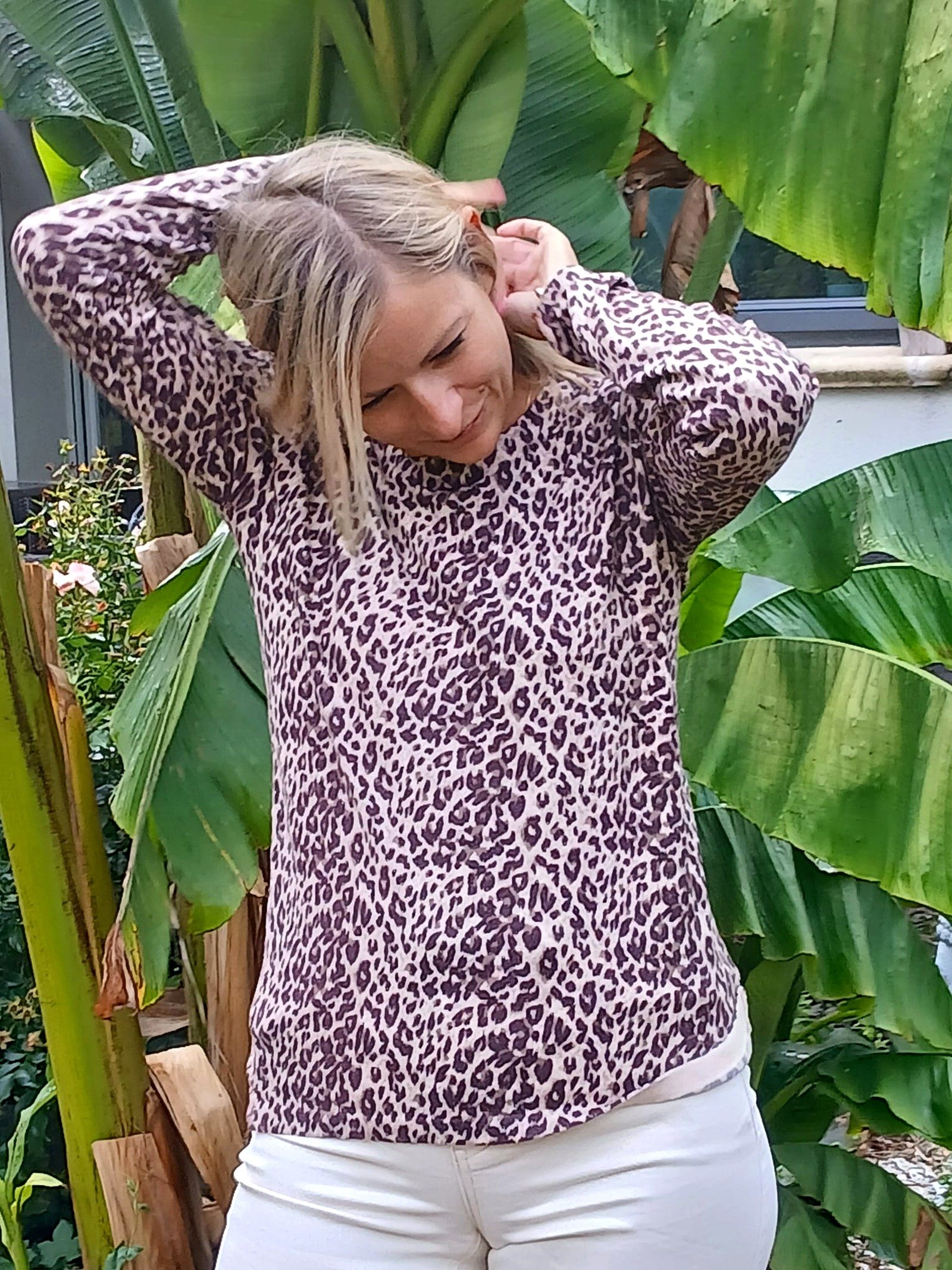 Pull Sweet imprimé animal bordeaux – Image 4