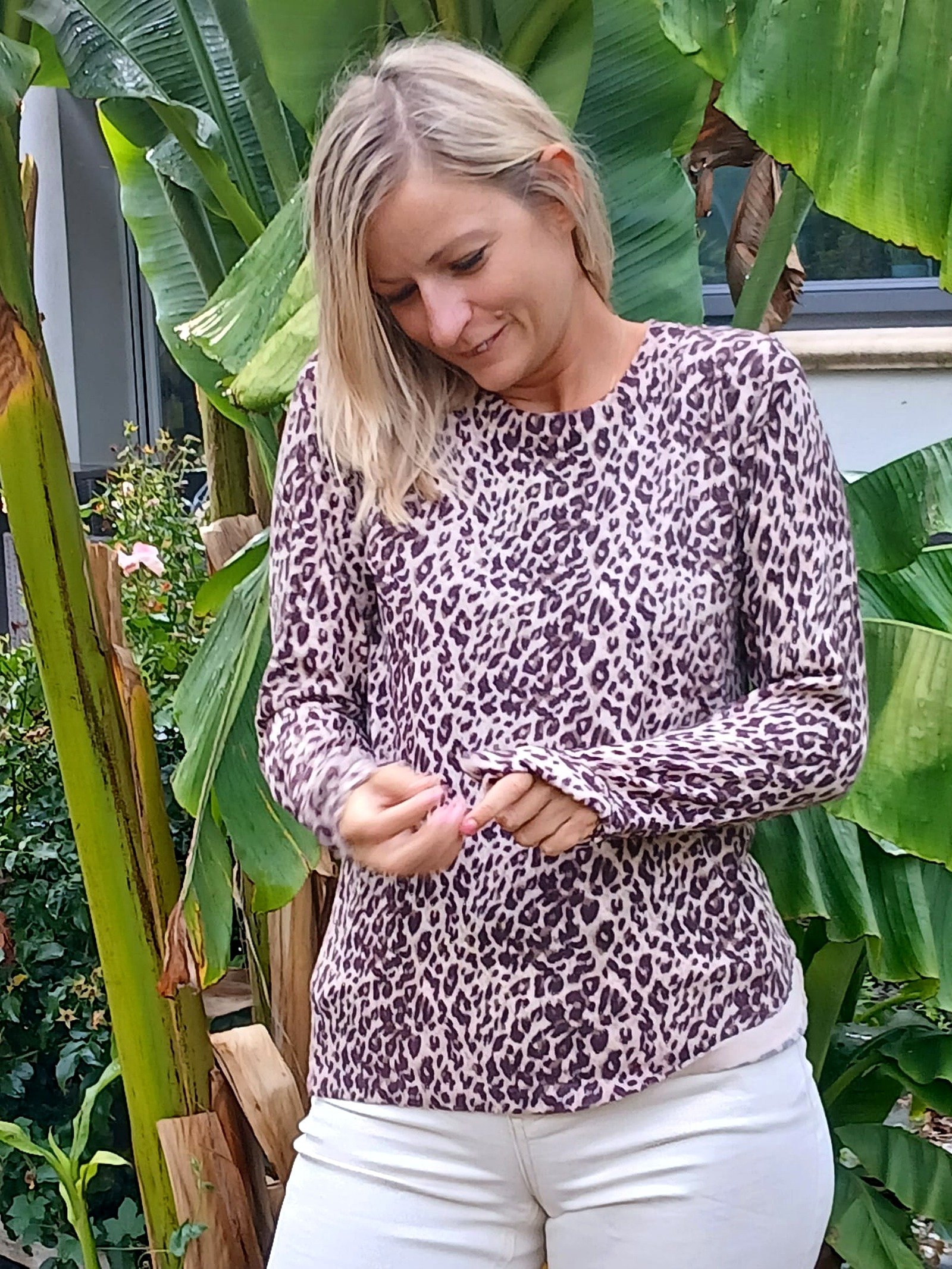 Pull Sweet imprimé animal bordeaux – Image 5